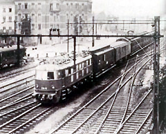 lska Kolej Grska. Elektrowz E18 z pocigiem pospiesznym wyjeda z Jeleniej Gry w kierunku Görlitz