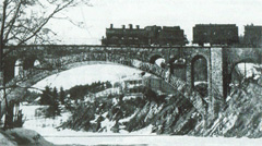 Parowz Tp4 z lokalnym pocigiem pasaerskim w okolicach Worochty